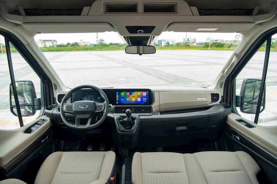 Ford Transit Premium Màu Trắng - Xe Sẵn Giao Ngay